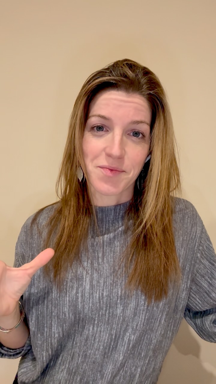 Te lo voy a decir sin rodeos🔥
La mayoría de las veces no te enfadas por lo que pasa fuera…
sino por lo que te cuesta aceptar dentro.El problema no es la situación.
Es tu resistencia.Si hoy algo te ha alterado, pregúntate esto:
¿Qué parte de ti no estaba dispuesta a soltar el control?Si esto te remueve, guarda este reel 📲